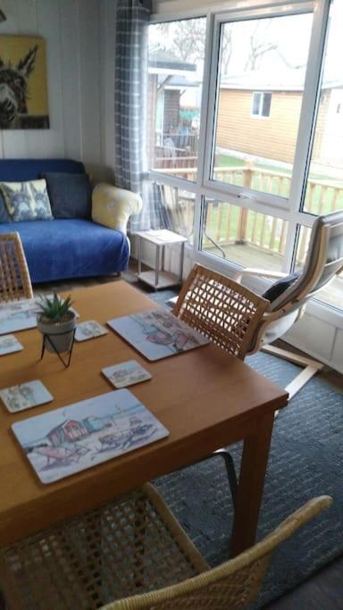No. 27. A quiet dog friendly rural/coastal chalet Villa Seaton Esterno foto
